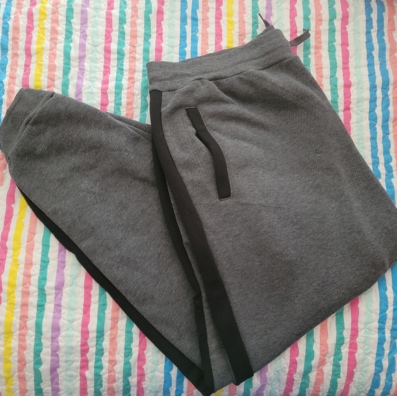 Cozy Gray Joggers with Pockets - Sz: XL/1X - Picture 2 of 3